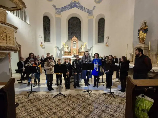 Das Bläserensemble des MV Mogersdorf begeisterte mit weihnachtlichen Klängen. | Foto: MIchael Schrei