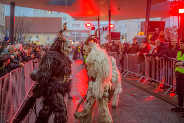 Faszination Brauchtum: Mit den Perchtenvereinen wird die schaurig-schöne Tradition weitergetragen. | Foto: Rene Hauser