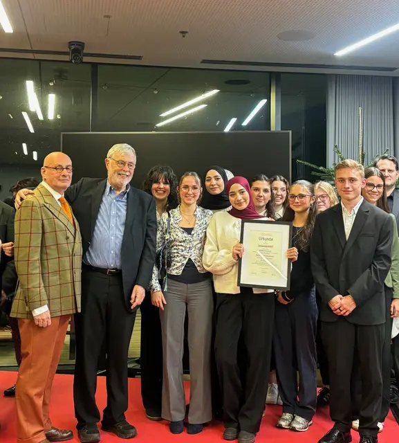 Beim landesweiten Projekt „Reden wir über Demokratie“ wurde eine engagierte Schülergruppe des BORG Eisenerz für ihr besonderes Engagement geehrt. | Foto: BORG Eisenerz