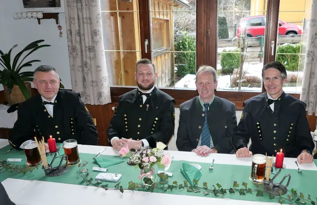 Ehrengäste bei der Barbarafeier. Im Bild: Christian Treml (VA Erzberg), Bgm. Thomas Rauninger (Eisenerz), Bgm. Klaus Gottsbacher (Radmer), Bezirkshauptmann Makus Kraxner (v. l.) | Foto: Kath Maier