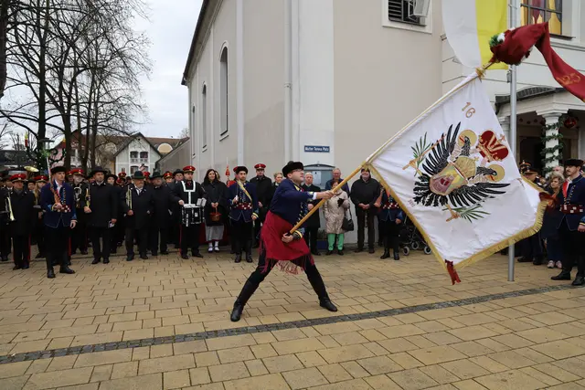 Fahnenschwinger zeigten ihr Können. | Foto: Johann Schleich