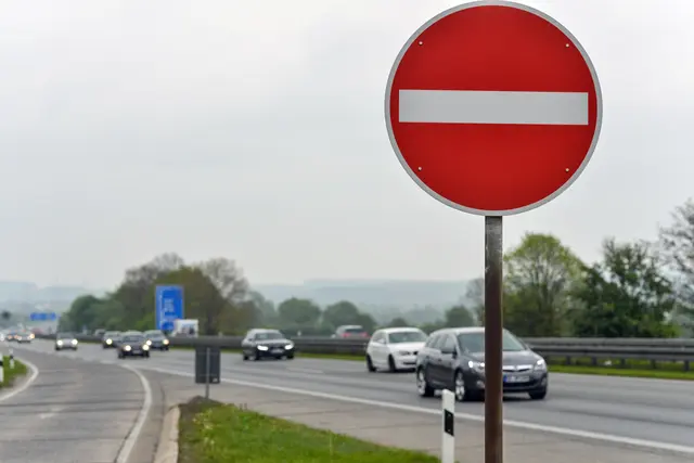 Die Frau fuhr auf der Anschlussstelle Arnoldstein-Hermagor entgegen der Richtungsfahrbahn Italien auf die A2 Südautobahn auf. (Symbolfoto) | Foto: stock.adobe.com/at/redaktion93