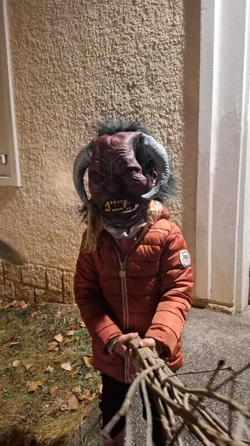 Hannah übte sich als Krampus | Foto: SPWN