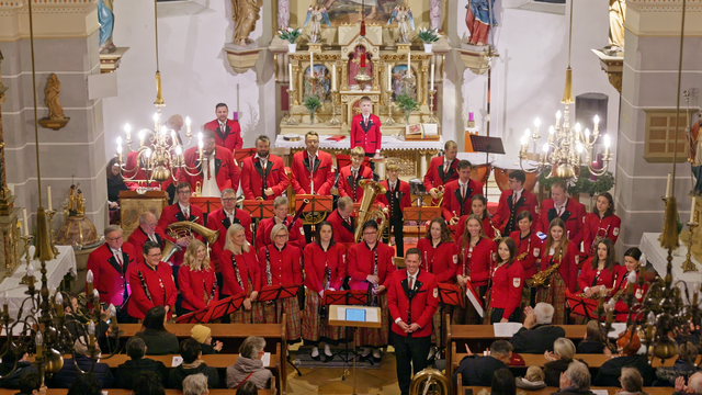 Die Draßmarkter Heimatklänge füllten die Pfarrkirche | Foto: Clemens Klösterer