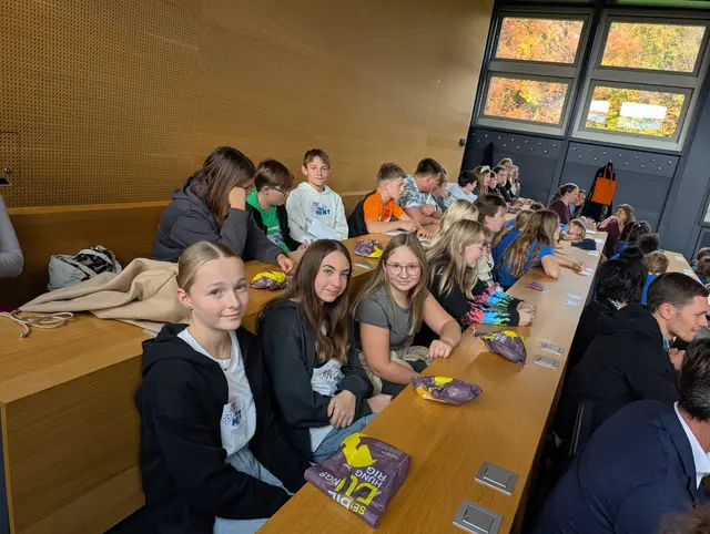 Die Schülerinnen und Schüler besuchten die Johannes Kepler Universität in Linz | Foto: Mittelschule Passail
