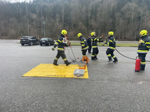 Verschiedene Aufgaben musste bei der praktischen Prüfung absolviert werden.  | Foto: FF Stanz
