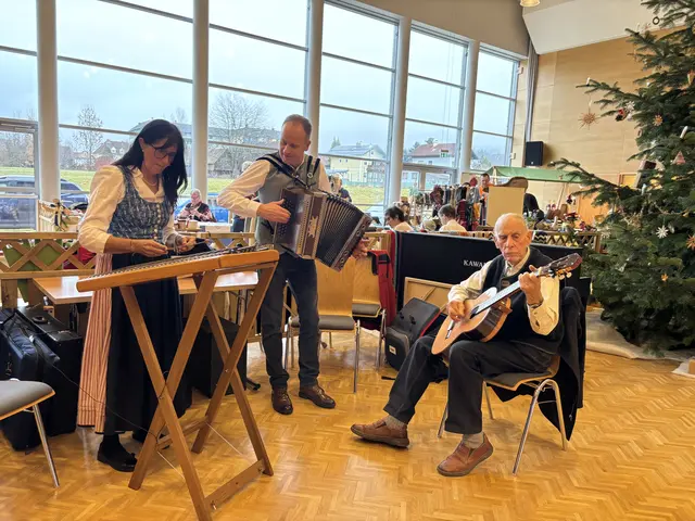 Adventstimmung mit Musik von der Gruppe "Griaß di". | Foto: MeinBezirk/Angelina Koidl