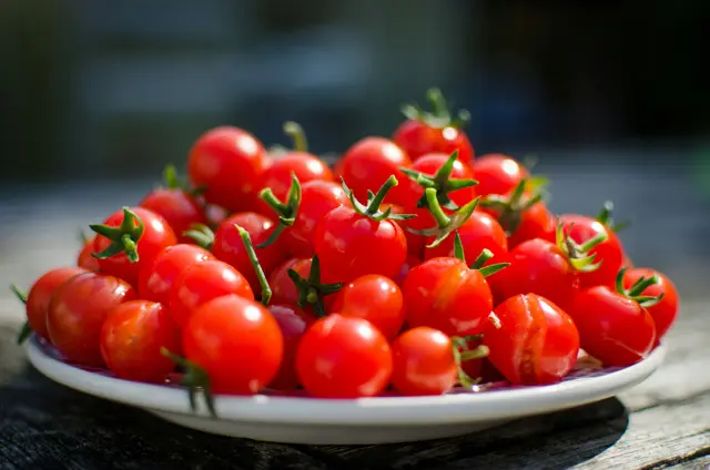Spar ruft vorsorglich die "SPAR Cherrytomaten 500g" zurück, nachdem eine mögliche Salmonellenbelastung festgestellt wurde. (Symbolbild) | Foto: unsplash