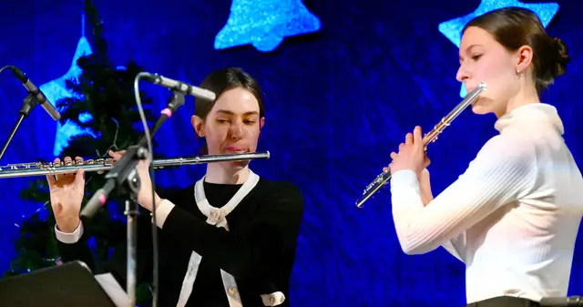 Wer Querflöte in Perfektion sagt, meint Sonja Gerstgrasser und Anna Fill aus Axams. | Foto: Hassl