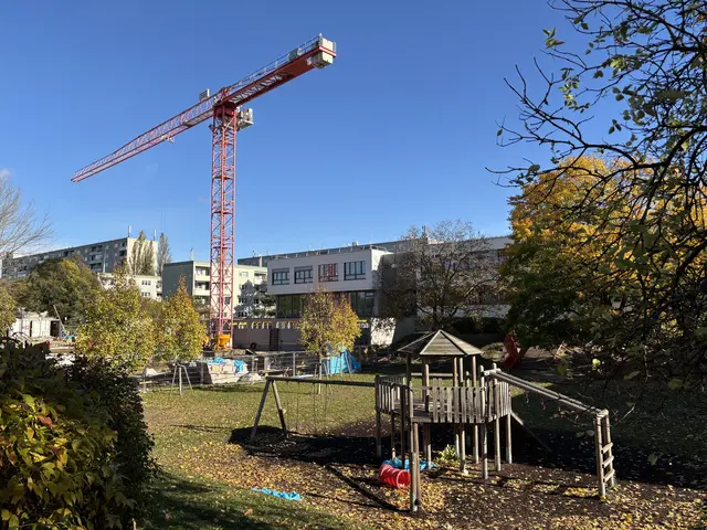 Schwarze Lackenau: Die Fertigstellung der neuen OVS Tomaschekstraße ist für den Sommer 2026 geplant.  | Foto: Matthias Pandrea/Mein Bezirk