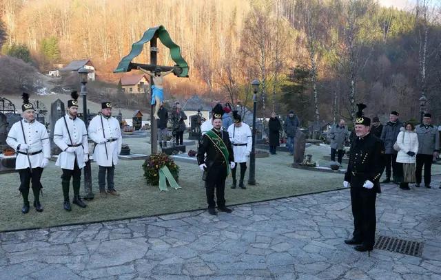 Totengedenken vor der Wallfahrtskirche "Zum Heiligen Antonius von Padua" | Foto: Kath Maier