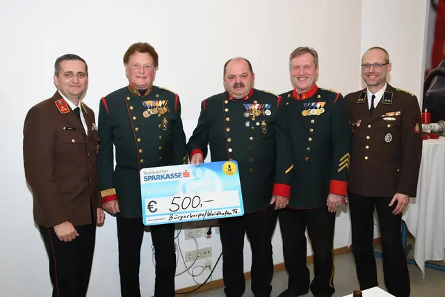 Spendenübergabe durch das Bürgerkorps | Foto: FF Waidhofen/Thaya
