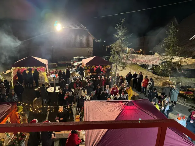 Zahlreiche Besucher schauten vorbei und genossen das weihnachtliche Ambiente am Sportplatz. | Foto: Privat