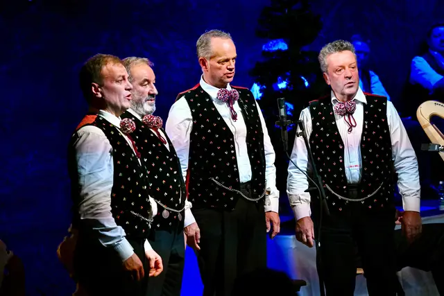 Stars der Gesangsbranche: Das Kastelruther Männerquartett machte im Vorfeld einer Deutschland-Tournee in Natters Station. | Foto: Hassl