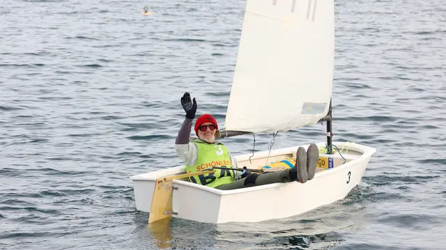 Die Segler gingen in Kinderjollen der Bootsklasse Optimist auf den See. | Foto: Mein Bezirk/Klein