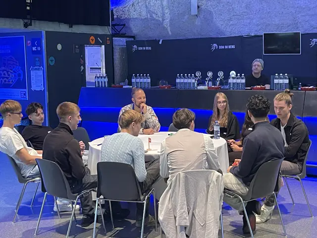 Die EU-Botschafterinnen und -Botschafter der BHAK/BHAS Voitsberg diskutierten mit. | Foto: HAK Voitsberg