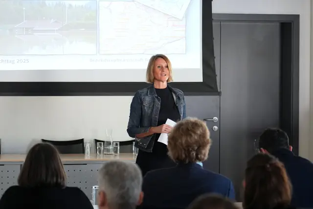 Unter Federführung der BH Reutte und Bezirkshauptfrau Katharina Rumpf fand kürzlich der jährliche Blaulichttag in Reutte statt. | Foto: Land Tirol/Pölzl