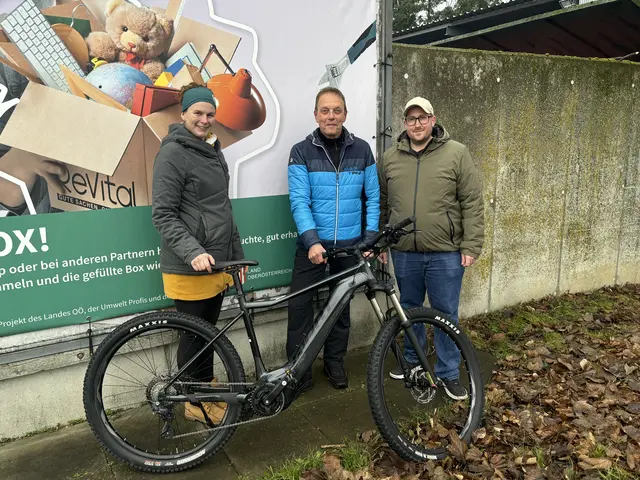 Katharina Freiberger, Gewinner Günter Thomas und Dominik Tischlinger (v.li). | Foto: kai