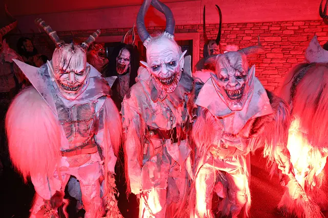 Die Masken beim Perchtenlauf in Riegersburg lehrten Groß und Klein das Fürchten. | Foto: Johann Schleich