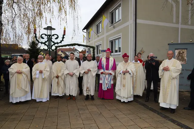 Viele Geistliche und der Bischof waren zur Feier in Jennersdorf gekommen. | Foto: Johann Schleich