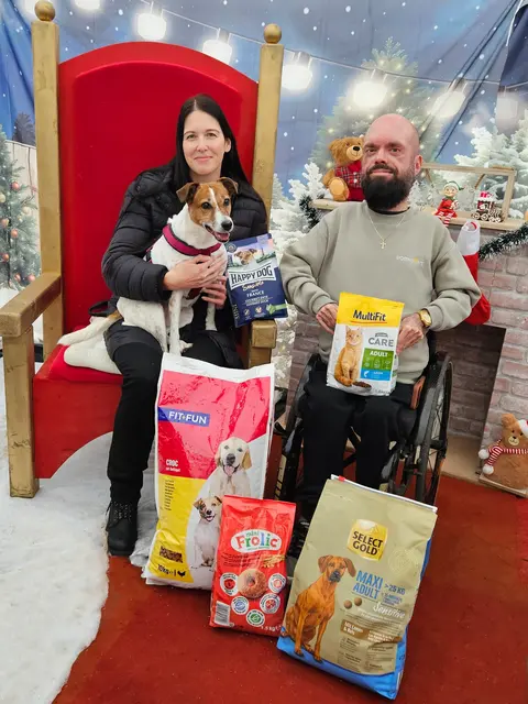 Die Organisatoren von "Futter statt Böller": Romana Drexler mit Hündin Nicki und Ricardo Zanot. | Foto: Romana Drexler