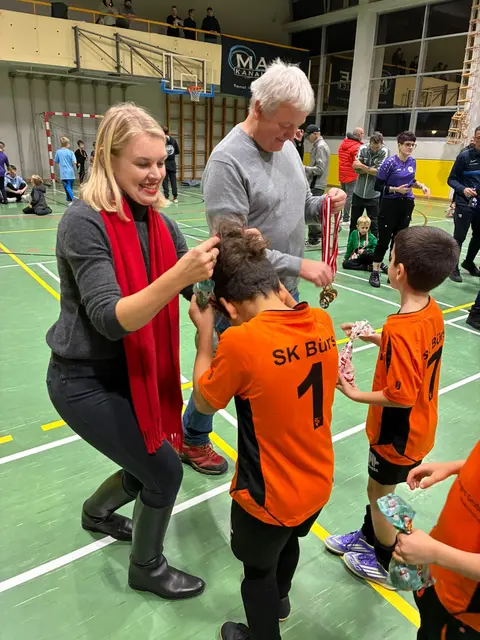 Medaillen für die Nachwuchskicker beim IAC Nikolo Cup | Foto: IAC