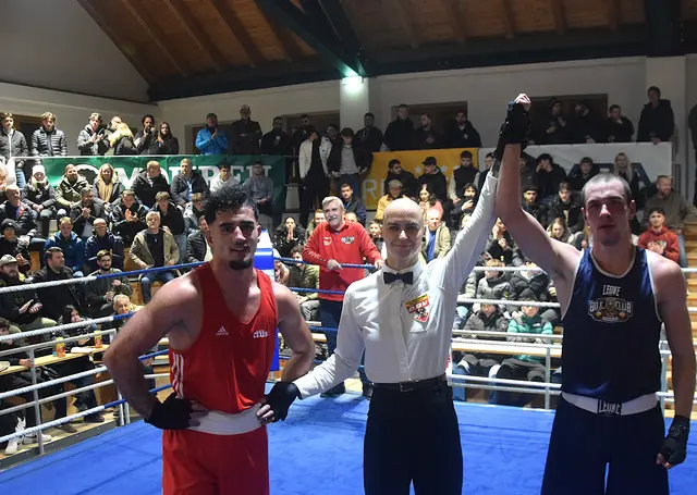 Elite Kampfsieger Maksims Hrabrovs (BC Steinadler) - rechts Gegner  Safi Samad (rot). | Foto: Schwaighofer
