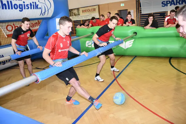 Das schon traditionelle Riesen-Wuzzlerturnier der Sportunion Pabneukirchen, Sektion Fußball, steigt am Samstag, 27. 12. 2025. Gespielt wird ab 9 Uhr in der Turnhalle Pabneukirchen.  | Foto: Zinterhof