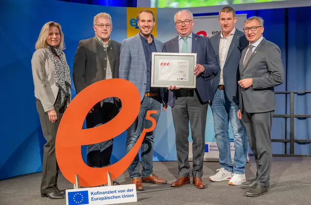 e5-Leiterin NÖ Monika Panek, gGR UGR Alois Zechner, Bgm. Michael Wurmetzberger, LH-Stv. Stephan Pernkopf, GR Alexander Marchhart (Kaumberg), GF eNu Herbert Greisberger | Foto: Erich Marschik