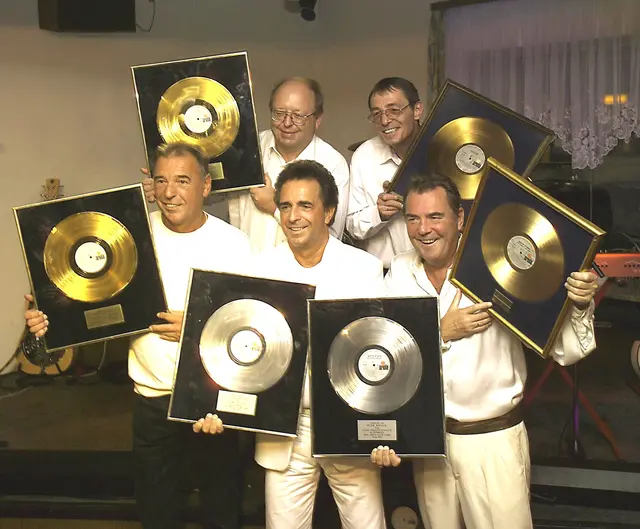 Die "White Stars" mit ihren Goldenen und Platin Schallplatten. | Foto: zVg