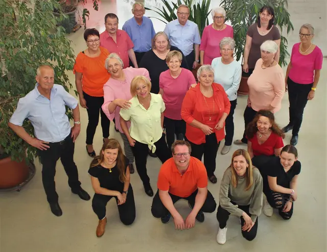 Hektik und Stress perlen ab, wenn der Leykam-Chor Weihnachtslieder anstimmt.  | Foto: privat