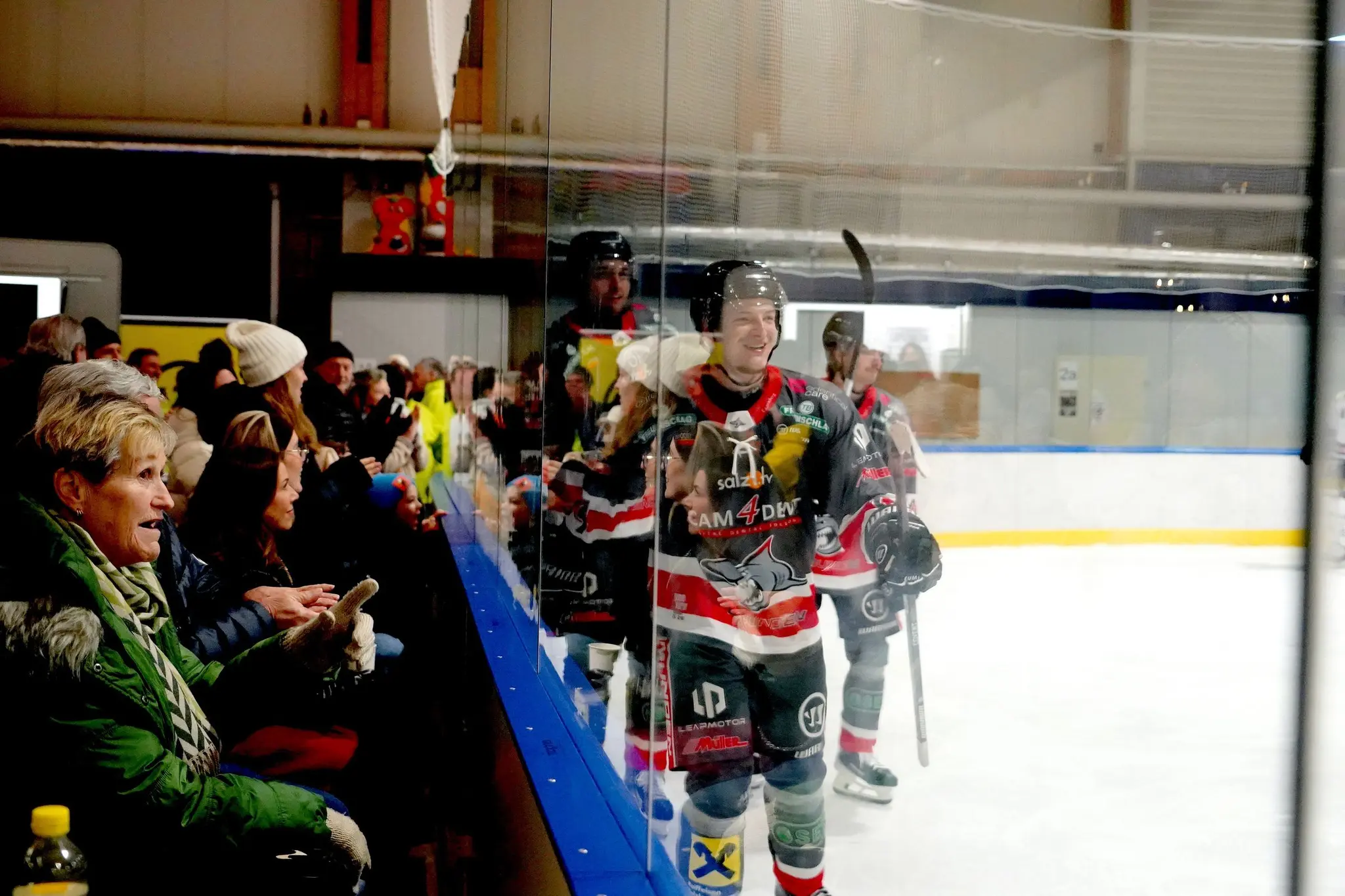 Große Bildergalerie: Cam4DENT SHARKS GMUNDEN stürmen weiter Richtung PLAY ...