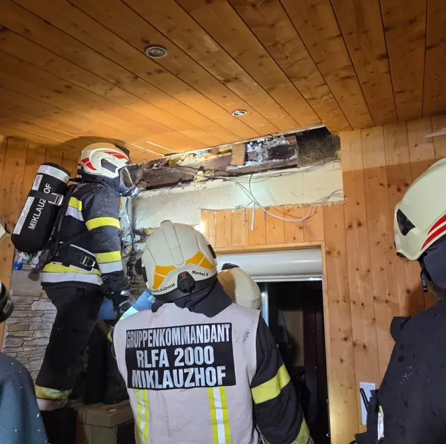 Die Freiwillige Feuerwehr Miklauzhof wurde gemeinsam mit der FF Rechberg zu einem Zwischendeckenbrand alarmiert. | Foto: Freiwillige Feuerwehr Miklauzhof