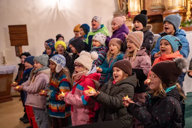 Musikalische Darbietungen füllten die Pfarrkirche bis auf den letzten Platz. | Foto: Marktgemeinde Frankenfels