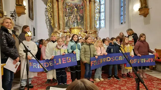 Die Kinder der Volksschule Großdietmanns. | Foto: Brunhilde Berger