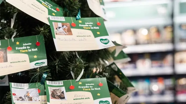 Wunschbaum: Mit dem der Kampagne "Tierheimwünsche werden wahr" erfüllt die Fressnapf Initiative "tierisch engagiert" jährlich tausende Wünsche von Tierheimtieren. | Foto: Fressnapf Österreich