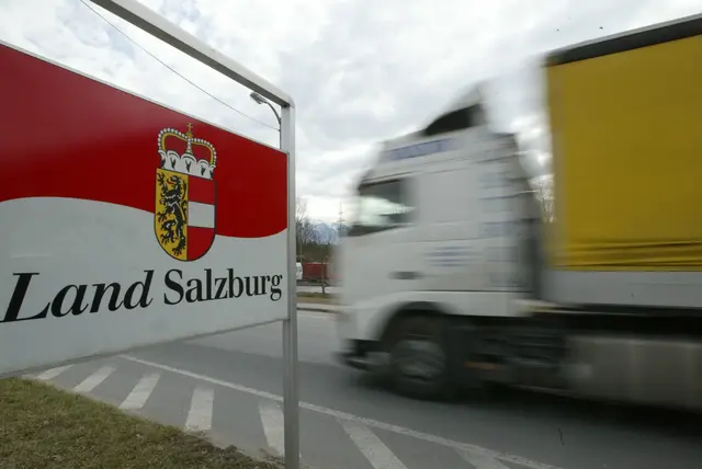 In Salzburg galt am 8. Dezember das Feiertagsfahrverbot. Das bedeutet, dass von 0 bis 22 Uhr Lkw mit Anhängern (wenn das höchstzulässige Gesamtgewicht des Lkw oder des Anhängers mehr als 3,5 t beträgt) nicht fahren dürfen.  | Foto: Symbolbild: Franz Neumayr