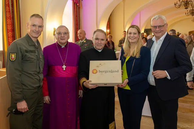 Brigadier Gernot Gasser, Militärkommandant Burgenland, Militärbischof Werner Freistetter, Militärdekan Alexander M. Wessely,  Landesrätin Daniela Winkler und LAbg. Thomas Steiner, Bürgermeister von Eisenstadt. | Foto: Büro LRin Winkler/ Christoph Novak