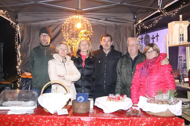 Schenkten aus für einen guten Zweck: Jürgen Kohlhauser, Theresia Jandl, Dagmar Kapper, Andreas Kapper, Ernst Pfeiffer und Christa Pfeiffer (von links). | Foto: Martin Wurglits