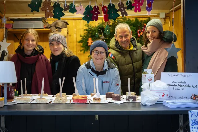 Die Punschcrew verwöhnte die Besucher. | Foto: Manfred Digruber