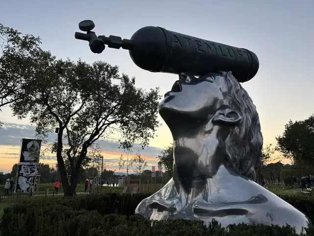 Donaufeld: Der Bank-Austria-Park ist eine Freiluftgalerie mit 14 verschiedenen Kunstwerken. | Foto: Michael Marbacher/MeinBezirk