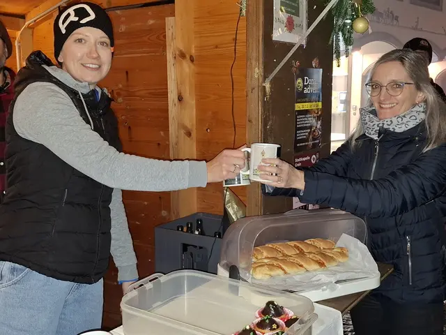 Beim „Musikalischen Adventkalender“ in Grein spielte am 9. Dezember die „Mostviertler Stubmtischmusi“ auf. Der TSV Meisl Grein schenkte aus. 
