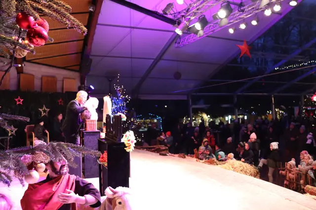 Mit seiner liebevollen Gestaltung, dem gut abgestimmten Angebot und dem stimmungsvollen Rahmenprogramm bestätigt das Christbaumdorf Bad Sauerbrunn einmal mehr seinen besonderen Platz in der vorweihnachtlichen Zeit. | Foto: Alejandra Ortiz