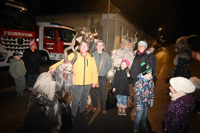Am Nikolaus-Wochenende stand die Freiwillige Feuerwehr Weitersfeld einmal mehr im Mittelpunkt – dieses Mal jedoch nicht im Einsatz, sondern als Gastgeber eines unvergesslichen Familien-Events. | Foto: Edi Poss