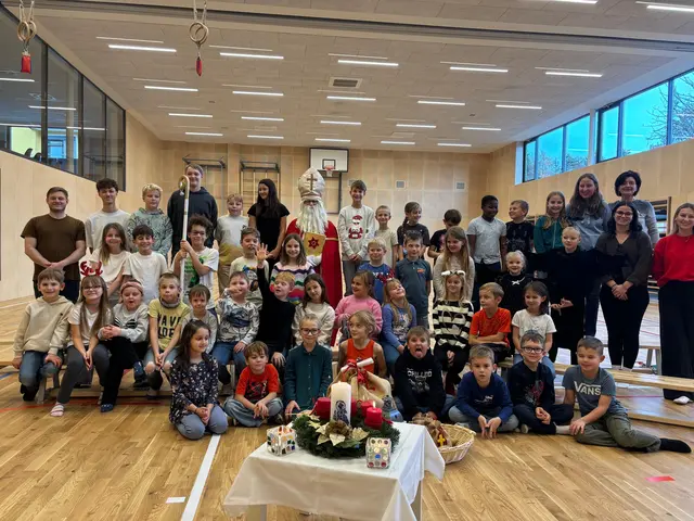 Die Hortkinder hatten für den Nikolo Tanz und Schattenspiel vorbereitet.  | Foto: Bimbulli GmbH