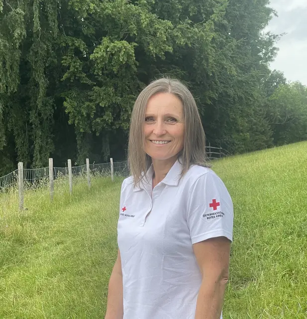 Sigrid Deisenhammer aus Zell am Pettenfirst ist Kindergartenpädagogin und Kriseninterventions-Mitarbeiterin. Sie erklärt in Intensiv-Workshops, wie man Psychische Erste Hilfe leistet. | Foto: Deisenhammer