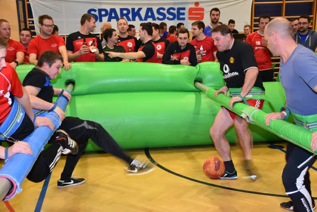 Das schon traditionelle Riesen-Wuzzlerturnier der Sportunion Pabneukirchen, Sektion Fußball, steigt am Samstag, 27. 12. 2025. Gespielt wird ab 9 Uhr in der Turnhalle Pabneukirchen.  | Foto: Zinterhof