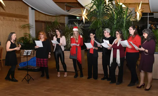 Sarah Vogl, Manuela Heuing, Claudia Wimmer, Emma Wagner, Christine Micko,  Monika Roßnagl-Hieß, Nicole Monihart, Nadja Exl und Anita Talamas-Engel (v.l.) | Foto: PBZ Waidhofen/Thaya