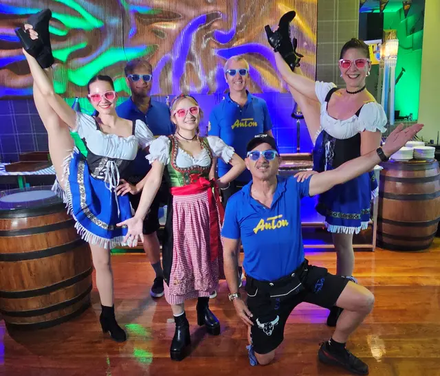 Die „AnTon Showband" aus Uttendorf ist aus Asiens Musikszene nicht mehr wegzudenken. | Foto: AnTon Showband