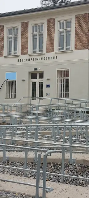 Bei allem Verständnis für Rollstuhlrampen: Hätte das nicht eleganter gestaltet werden können? | Foto: Carola Röhrich